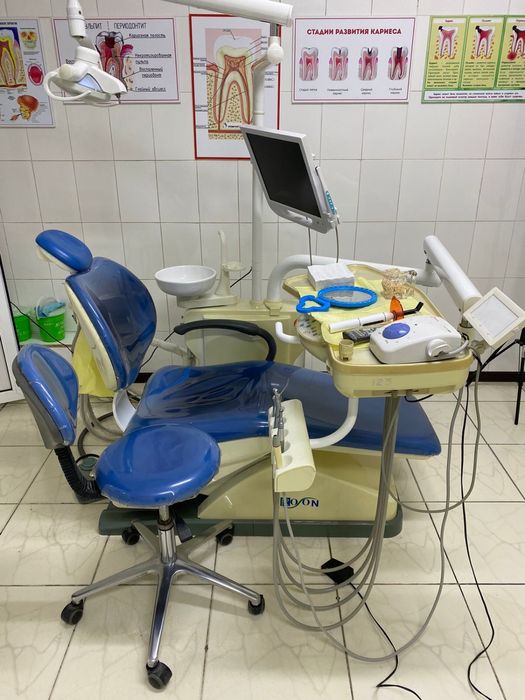 Кресло стоматологический комплект 2 штуки  все работает