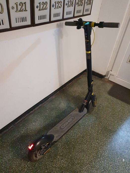 Vând Trotineta Xiaomi Lexgo R9X 25km/h în stare excelentă