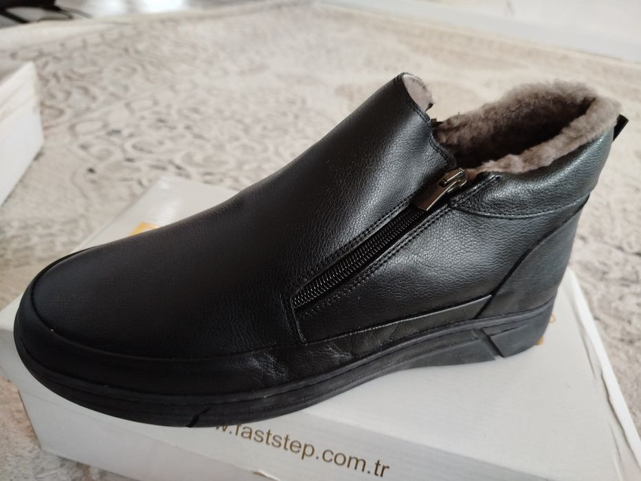 Сапоги продаётся