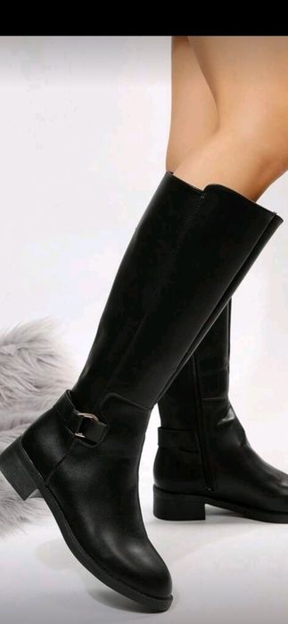 Ботуши с цип и катарама.