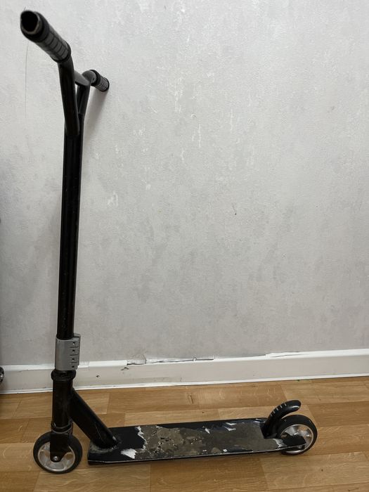 Двухколесный самокат в хорошом состояний