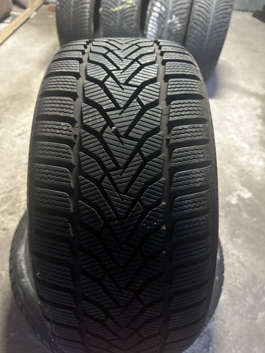 235/35/19- 2 бр Uniyoral