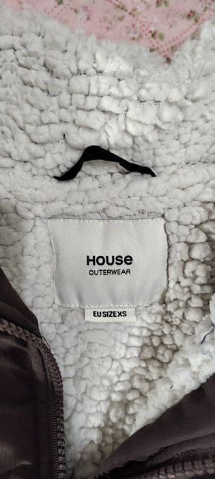 Кафяво яке house