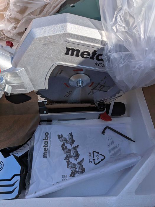 Продавам пендула Metabo KG S254M