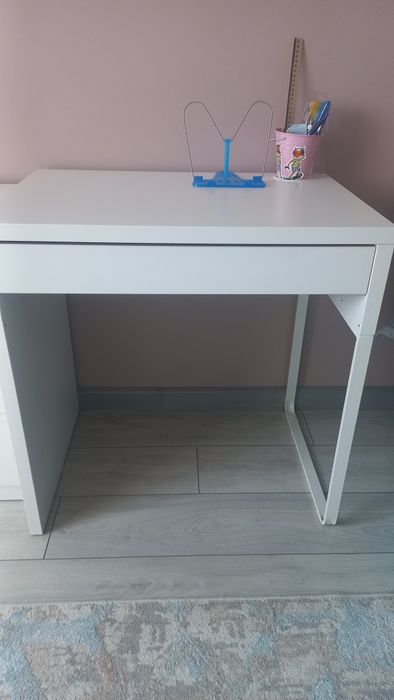 Продам для школьника комод и парта-стол.