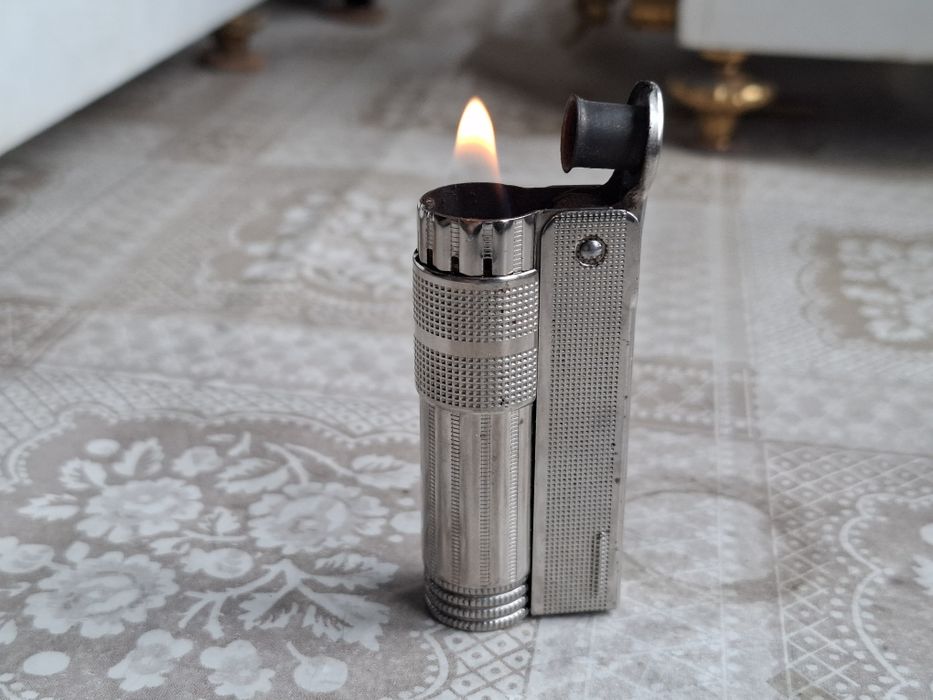 Натуральная зажигалка.