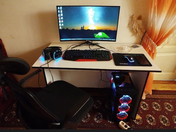 Stol kampyuter dasturlash,trading va hokazo moʻshniy kampyuter