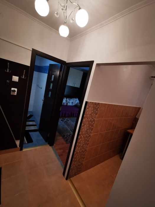 Inchiriez garsoniera Str.Nicolae Bălcesc,decomandată,utilată