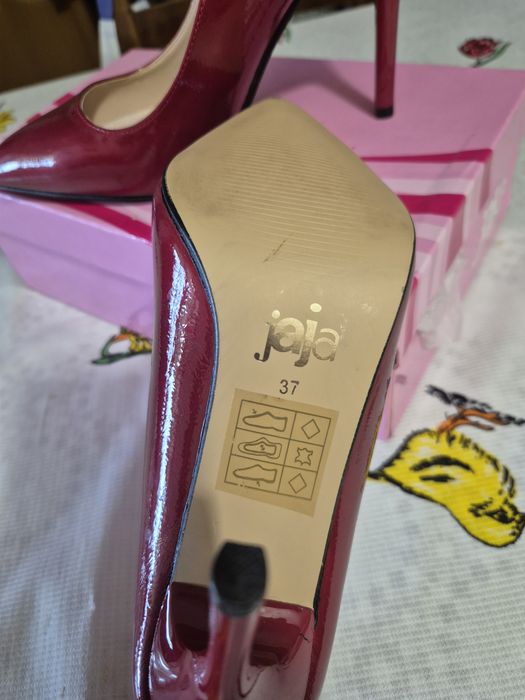 Pantofi noi din piele  rosu inchis