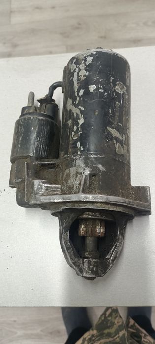 Стартер на Mercedes-102 двигатель