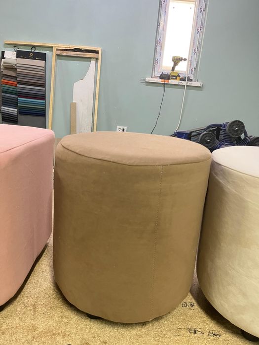 Мебель: пуфик, кресло, пуфы-цилиндры