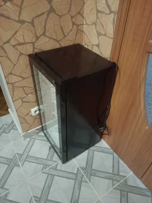 Холодильник продам ветреный