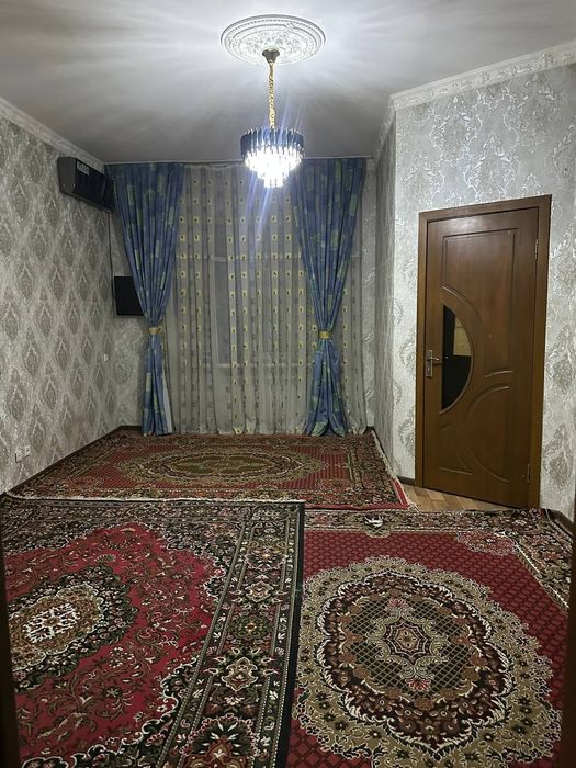 Sergli 6a uy sotiladi 2 xonali 1 etaj 7etajli dom