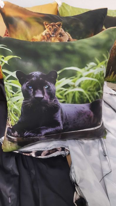 Декоративни сатенени възглавници с печат. Със силиконов пух.