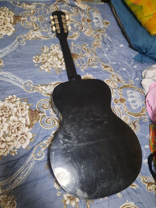 Гитара почти новый