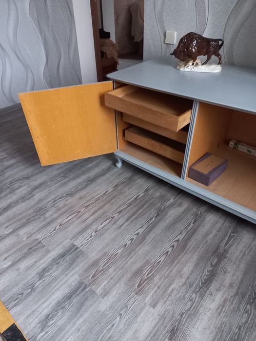 Продам тумбочку под телевизор