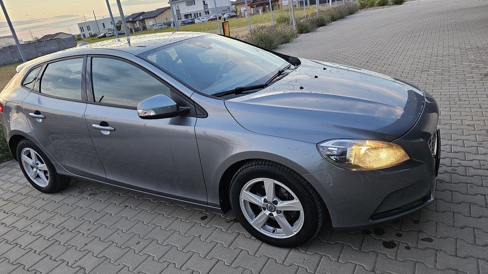 VOLVO V40 0 — imagine 5