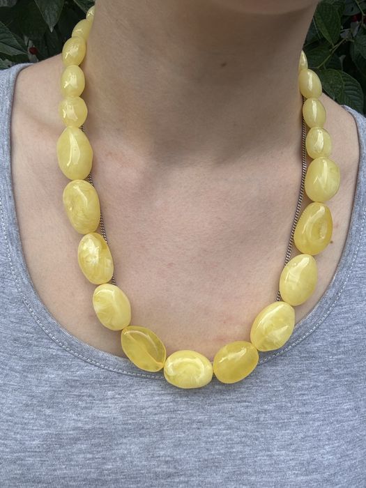 Натуральный молочный янтарь