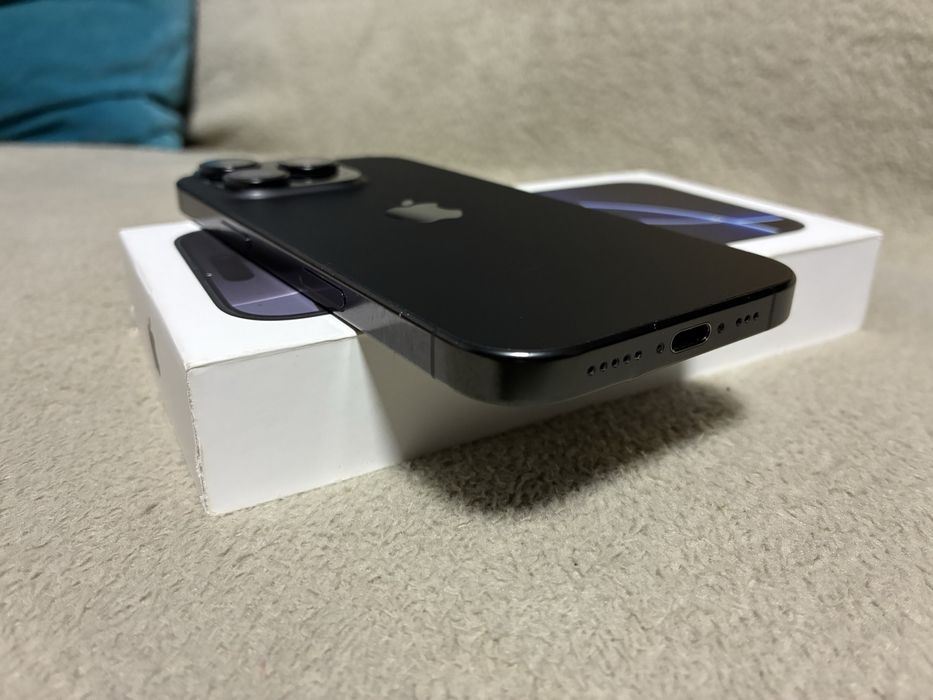Vand schimb Iphone 16 PRO, cutie, garantie.