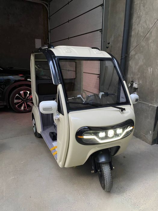 Продам электроскутер с 3 балонами, индийская рикша