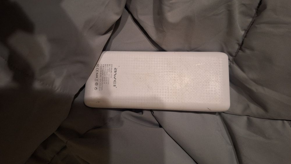 продам повербанк срочно