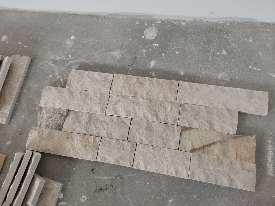 Marmura Cappuccino Scapitata 7 cm x LL x 1.2 cm;