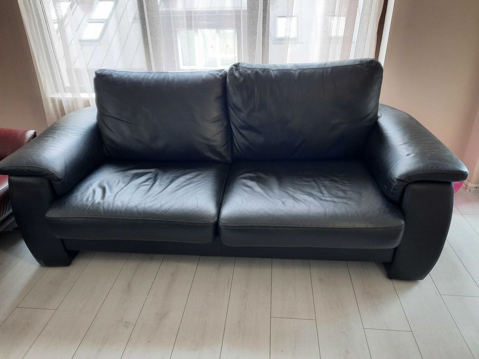 Кожен двуместен диван