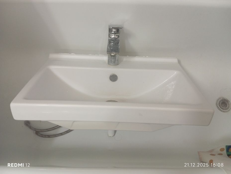 продам раковину с краном