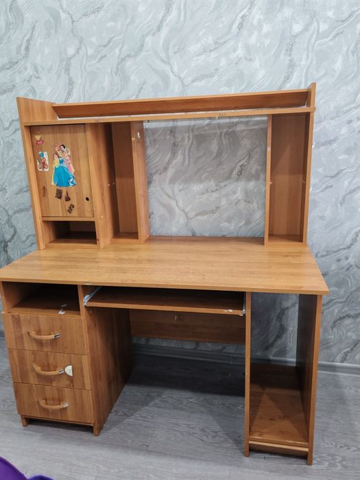 Отдам даром письменный стол б/у