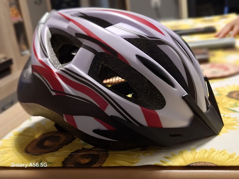 Каска за колело със светлини отзад