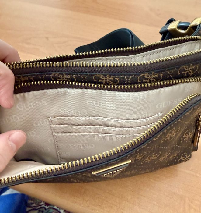 Guess - чантичка за кръста