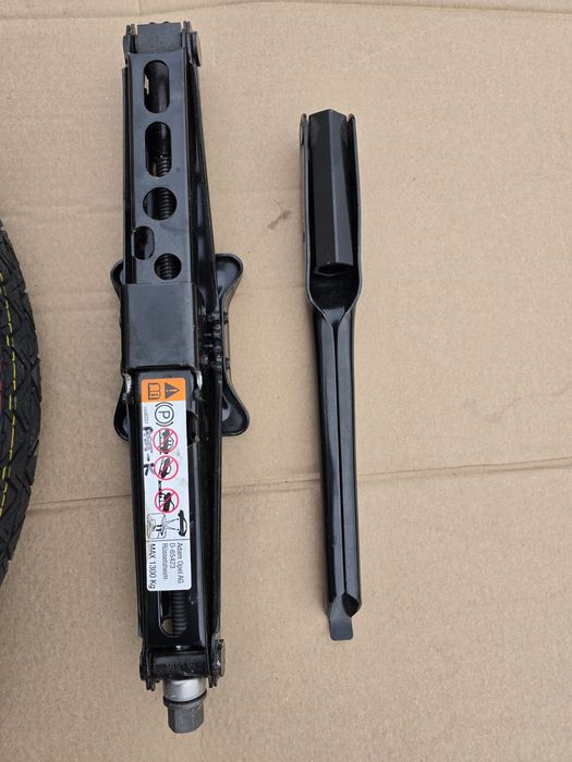 Резервна гума патерица и крик за Opel Astra J / K  / Опел Астра 5×105