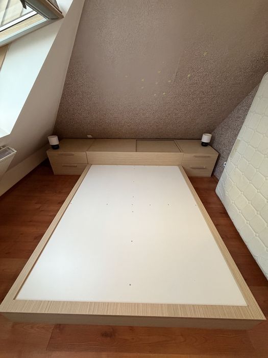 Vand mobilier de dormitor
