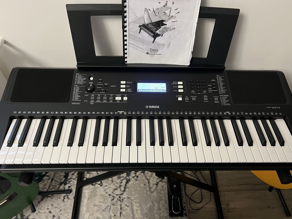Pianina Yamaha E373 +scaun