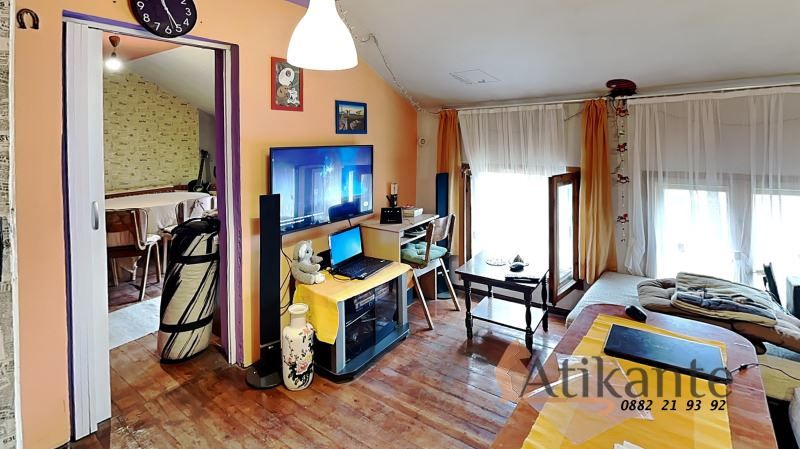 Продава се Тристаен апартамент в София, Център - 70 кв.м за 1686 €/кв.м - Снимка #2