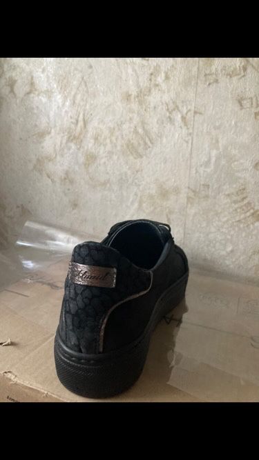 Дамски обувки номер 40