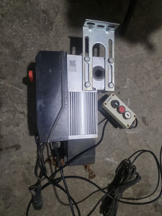 Продам электропривод для секционных ворот Дорхан