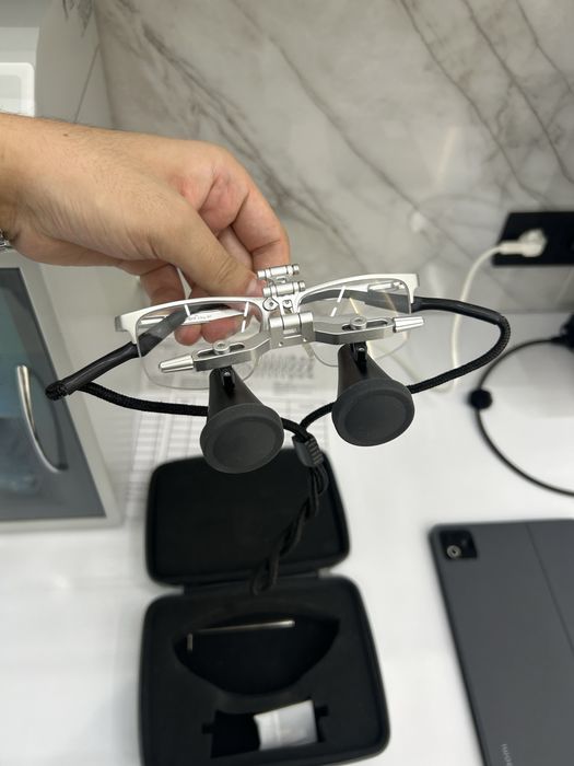 Бинокуляры компании Eighteeth Brilliance