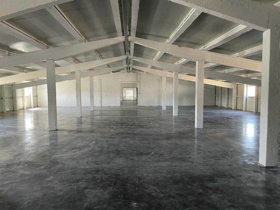 Închiriez 800 mp în hală industrială