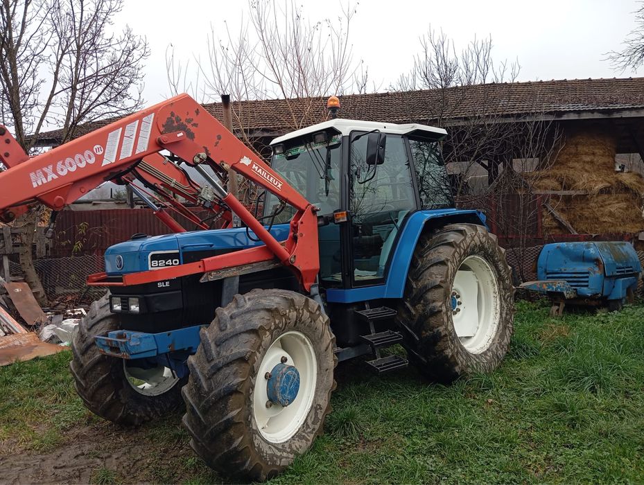 Vand tractor New Holland 8240