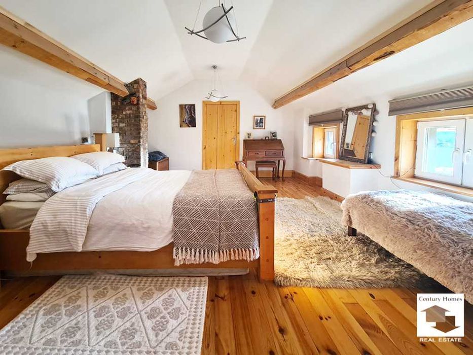 205017 Реновирана къща с голям двор в с. Градище