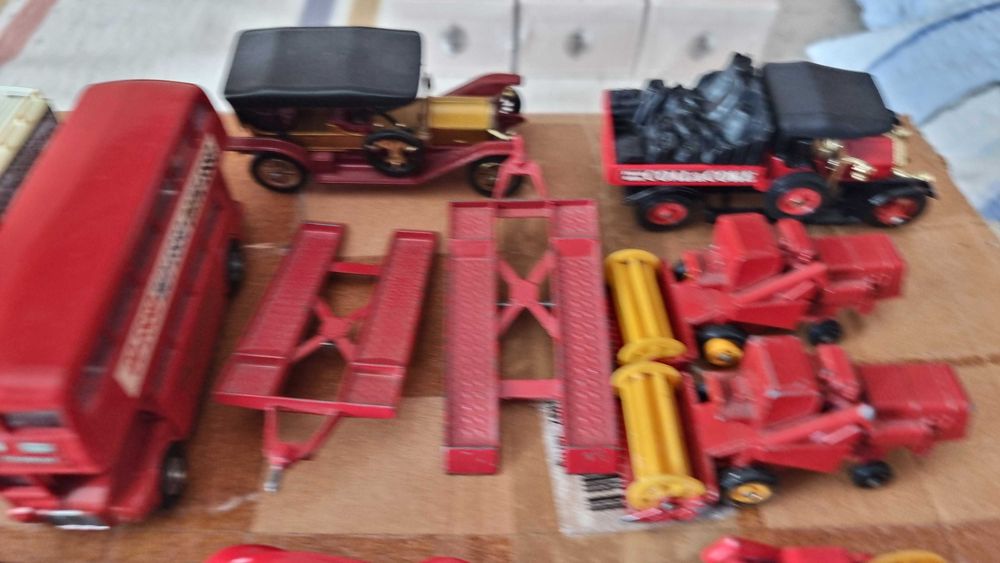 Se vinde lot masinute matchbox,majorette etc