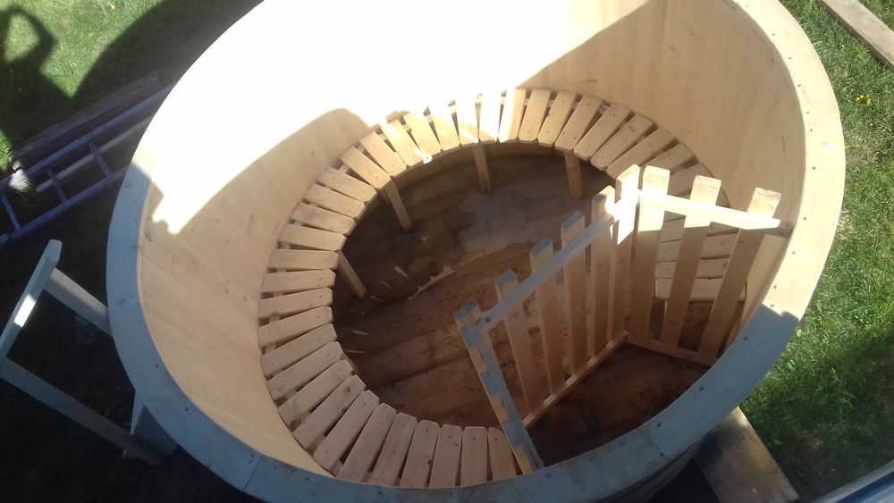 Ciubar/piscina din lemn