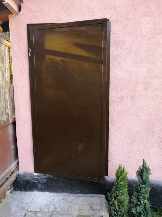 Здрави Метални врата за мазета и тавани