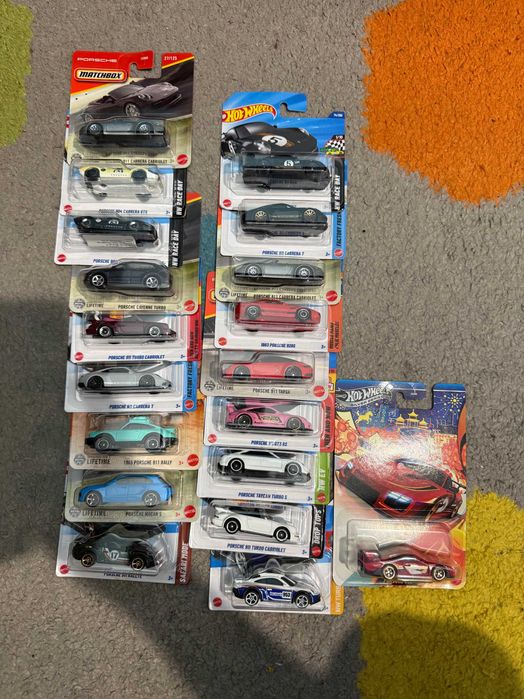 колекция колички HotWheels