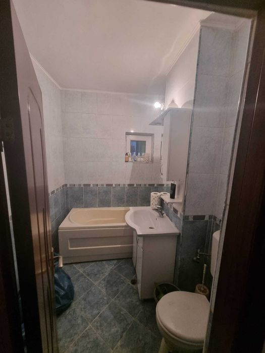 De vânzare apartament 3 camere, decomandat - Brădet