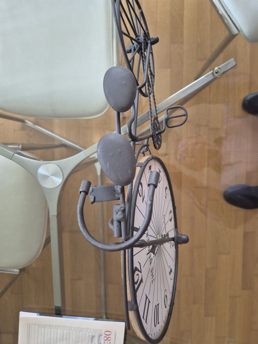 Cadou : ceas intr-o bicicleta retro