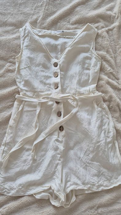 Дамски летен гащиризон от бял лен