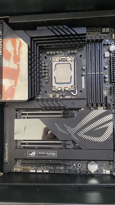 Asus maximus z790 hero i9 14900ks sotiladi
