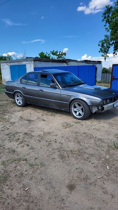 Продам БМВ е34..